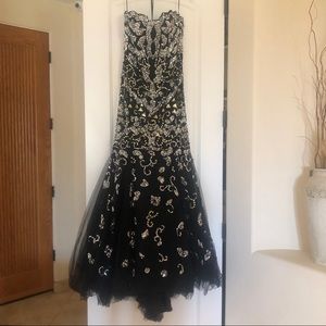 Formal gown. Strapless size 12/14. Black & Bling!